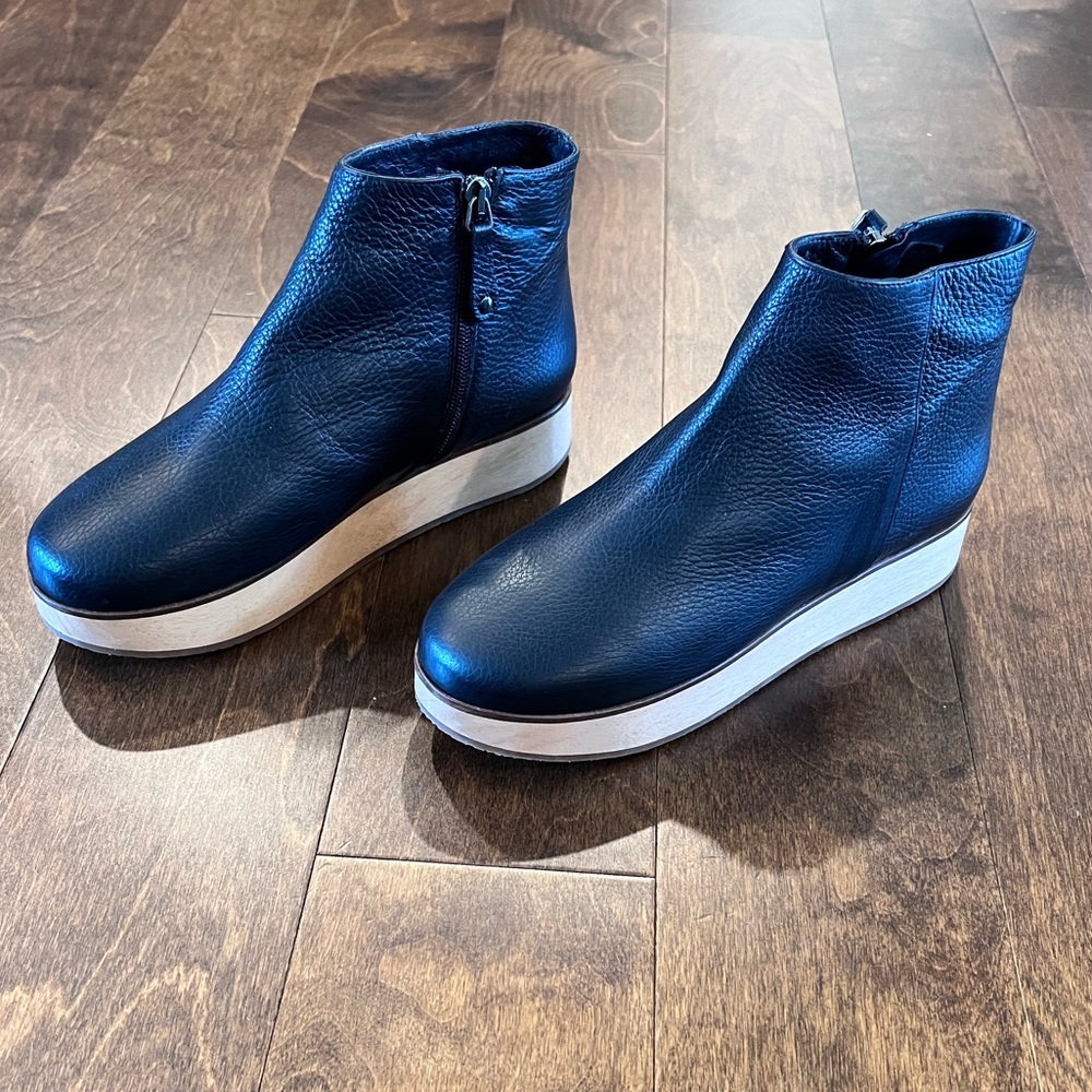 LA CORDE BLANCHE Black Ankle Boots, Women’s Size 9